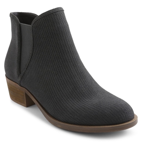 Kensie Shoes - NEW KENSIE Gerona Perforated Suede Bootie 7.5